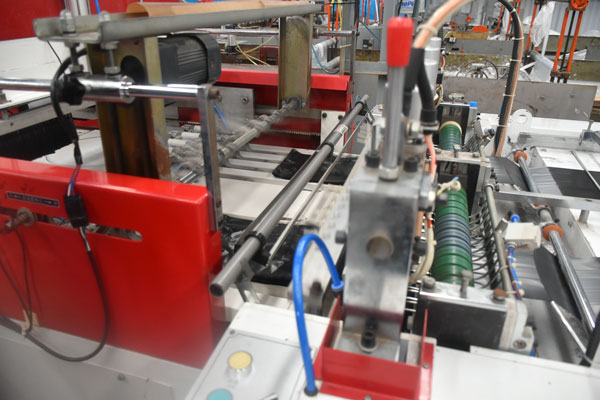 máy cắt túi nilon - nhà máy sản xuất túi PE DTI